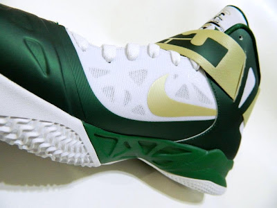 Detailed Look at Nike Zoom Soldier VI SVSM Fighting Irish PEs nike zoom soldier 6 pe svsm home 4 10 Detailed Look at Nike Zoom Soldier VI SVSM Fighting Irish PEs