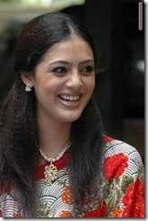 parvathi melton cute smile parvathi melton cute smile