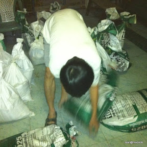 พ่อพู่กันเตรียมตัวรับภัยน้ำท่วมใหญ่