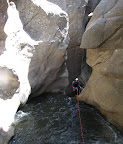 Grosse vasque supendue, Saut de 10m possible.