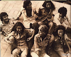 Sunni junto a sus seis hijos: Lupo, Samaritana, Priscilla, Ilaria, Delfina y Cristiano. Gentileza: El Planeta Urbano.