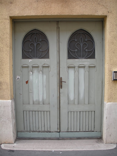 The metal work on the windows reminds me of fleur-de-lis. (Budapest)