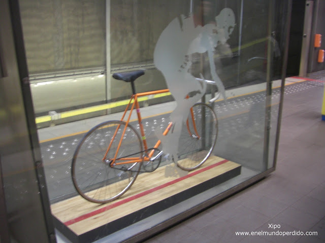 bicicleta-de-eddy-merckx-en-bruselas.JPG