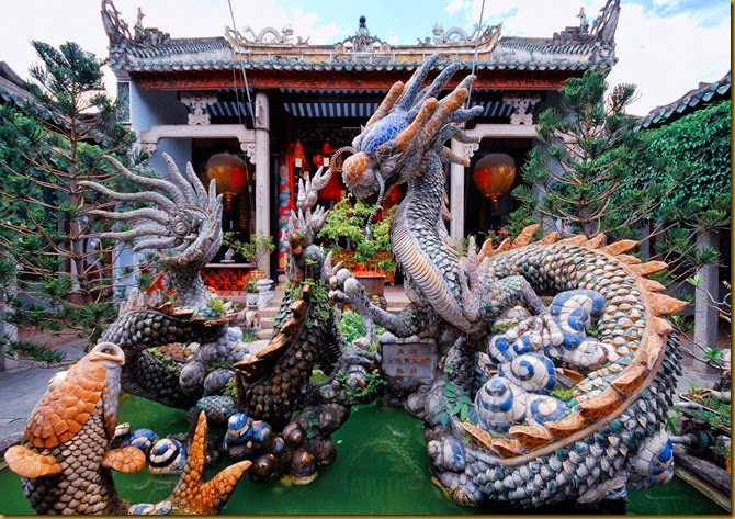 Dragon_fountain_at_the_back_of_the_Cantonese_Assembly_Hall_(Quang_Trieu)._Hoi_An_Ancient_Town_pagodas wikipedia