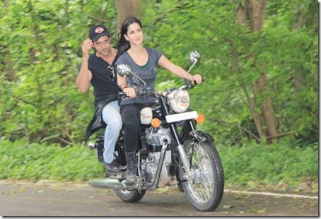 katrina-kaif-hrithik-roshan-bike-ride-9