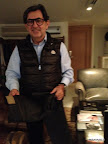 Antonio con un jeans de su edición limitada