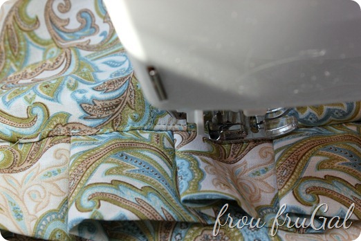 Understitch the Pillow Back Join Understitch the Pillow Back Join