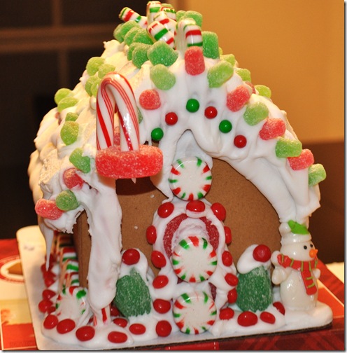 GINGERBREAD HOUSE (3)