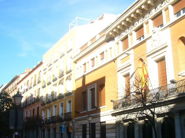 [madrid-calles-exterior-gran-via-chueca-apartments_28%2520%255B640x480%255D%255B2%255D.jpg]