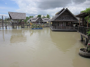พู่กันเที่ยวพัทยาและยังท้องเสีย