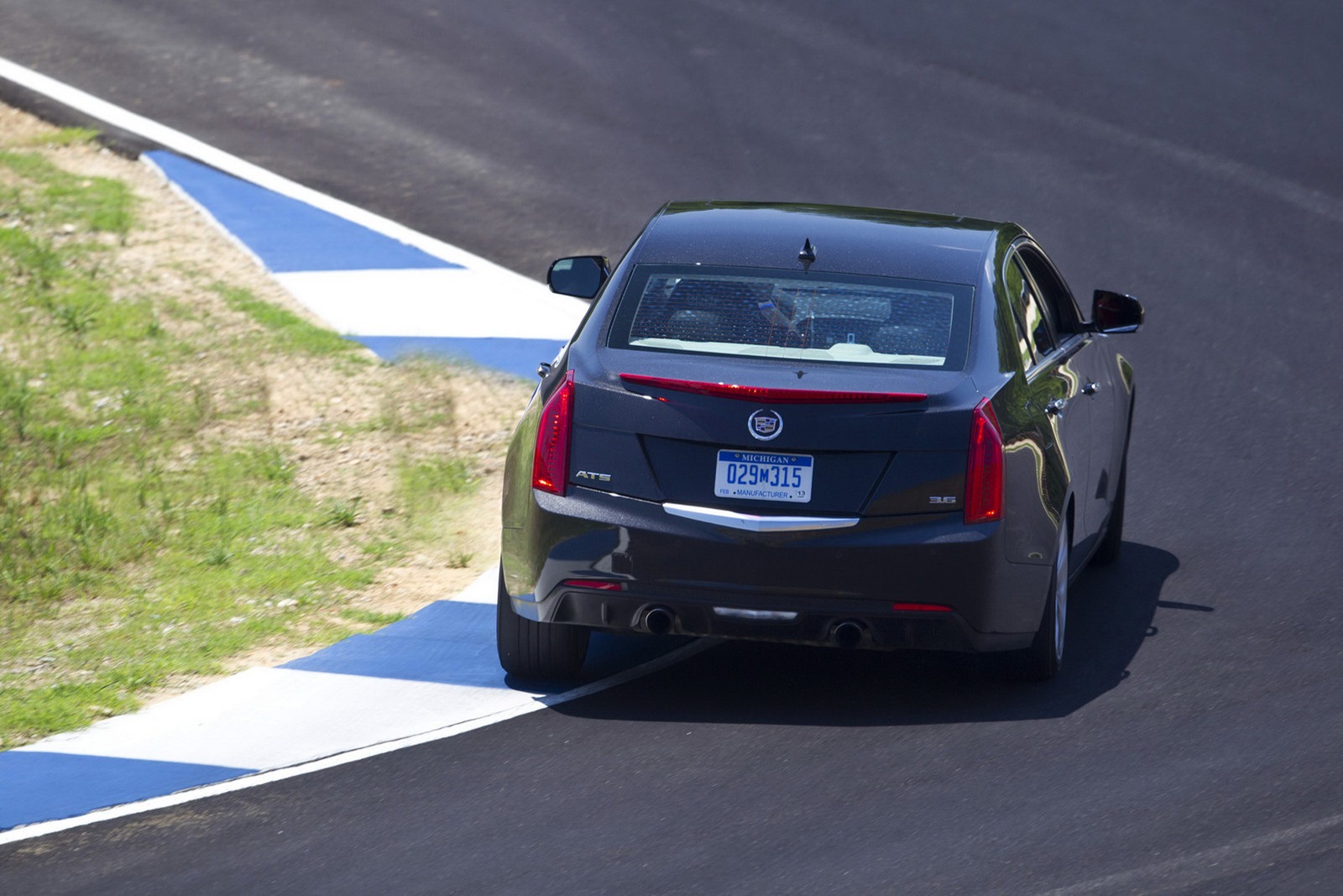 [2013-Cadillac-ATS-47%255B5%255D.jpg]