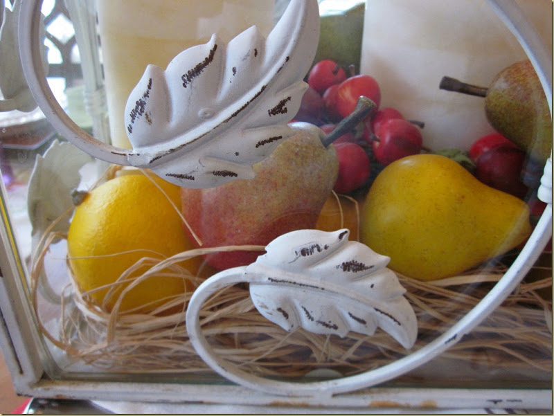 arti box with fruit