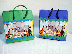 Mini-sacolinha com aplicação de sianinha
    : R$2,20 (min. 30 unids).
    : Medidas - 10x10x5 cm.
    : Opções de cor - branca ou em papel craft.
    : As sacolinhas são comercializadas vazias.
    : Ideal para colocar docinhos e/ou bem casados.