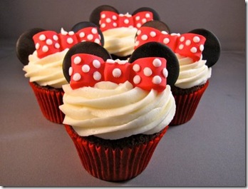 Mini Mouse Cupcakes by Zoey Cakes