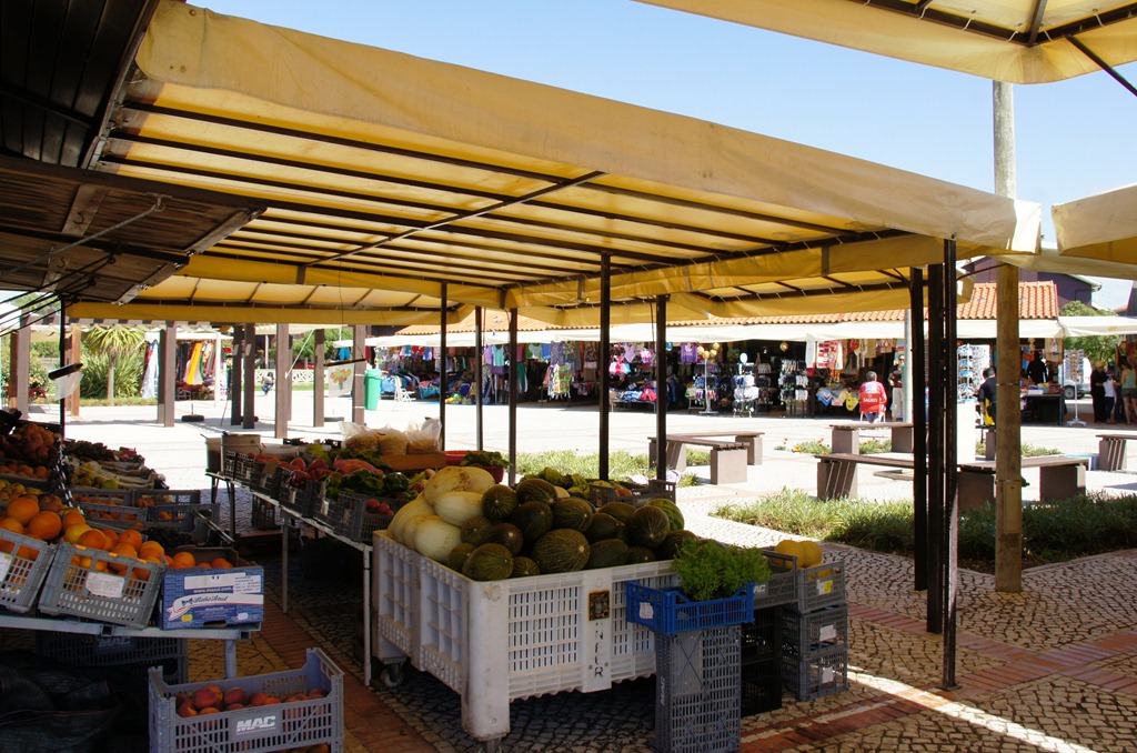 [Gl%25C3%25B3ria%2520Ishizaka%2520-%2520Tocha%2520-%2520mercado%2520-%2520interior%25201%255B4%255D.jpg]