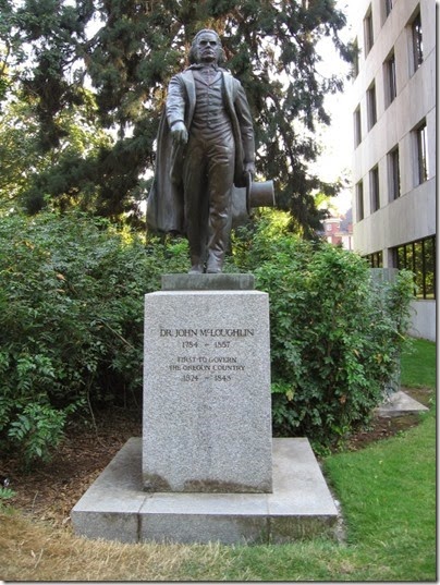 IMG_3334 Statue of Dr. John McLoughlin at the Oregon State Capitol in Salem, Oregon on September 4, 2006