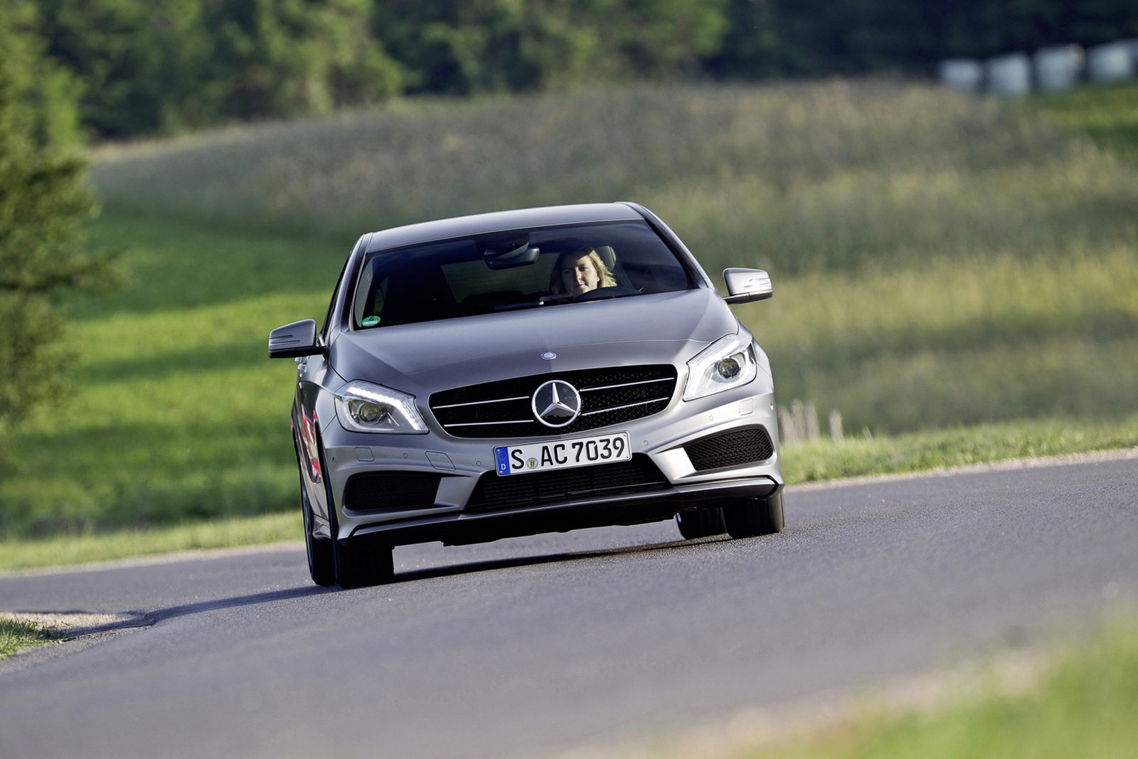 [2013-Mercedes-A-Class-30%255B2%255D.jpg]