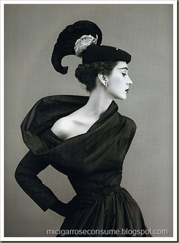 Dovima-in-Balenciaga-1940s-photo-by-Richard-Avedon