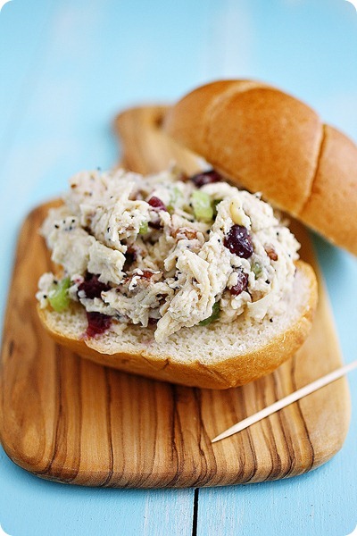 Sonoma Chicken Salad Sandwiches – For quick + easy meals and parties, these mayo-free chicken salad sandwiches are so good! | thecomfortofcooking.com