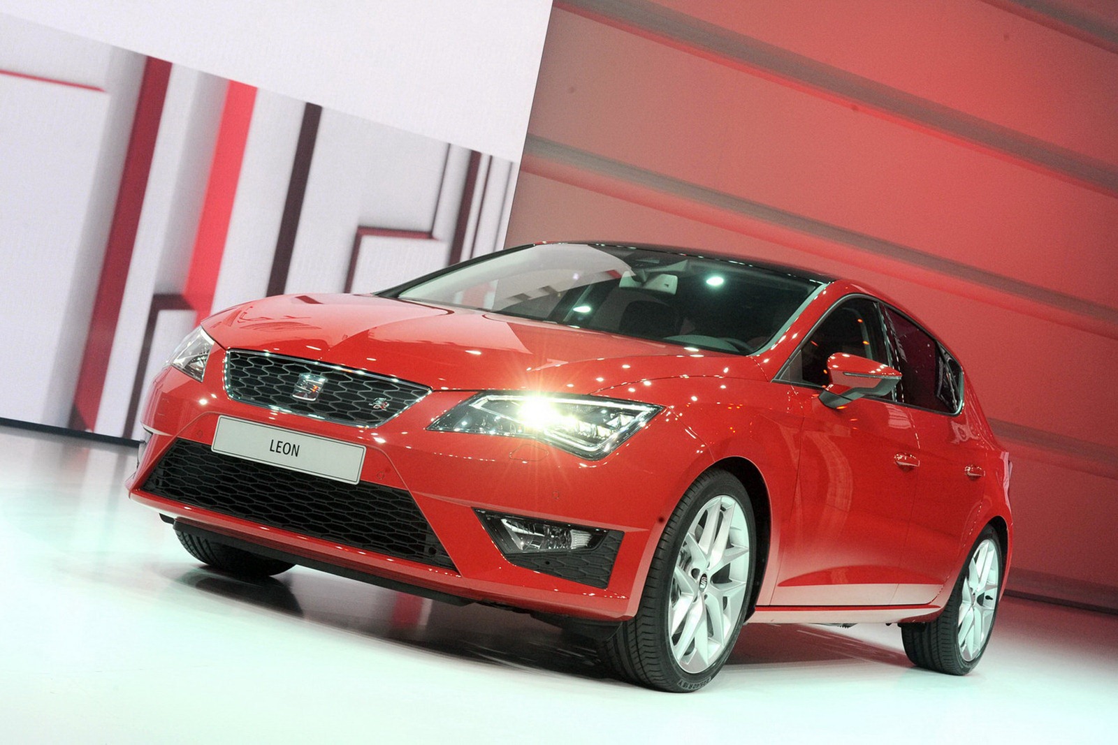 [SEAT-Leon-2013-03%255B2%255D.jpg]