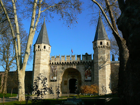 Palaces of Istanbul: Topkapi entrance