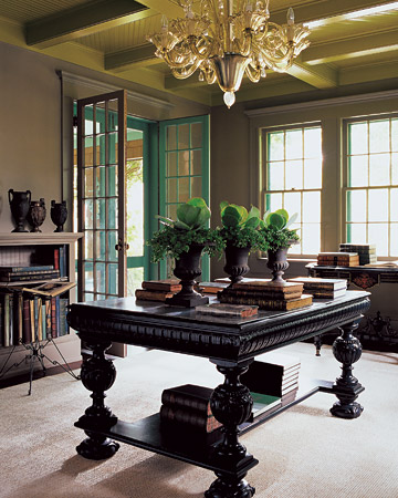 Martha's Lily Pond Lane library is the perfect shade of brown. (marthastewart.com)