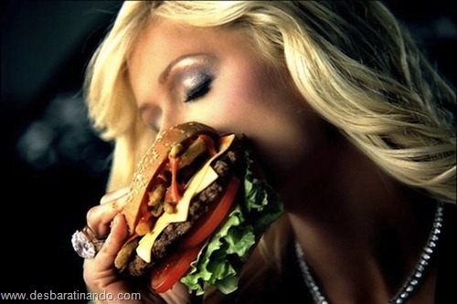 gatas mulheres comendo hamburgers (3) gatas mulheres comendo hamburgers (3)