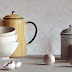 Object: 20103 - Gestapelde kommen, eieren, 2 potjes en 1 koffiekan - 32 x 70 cm - € 2500,=