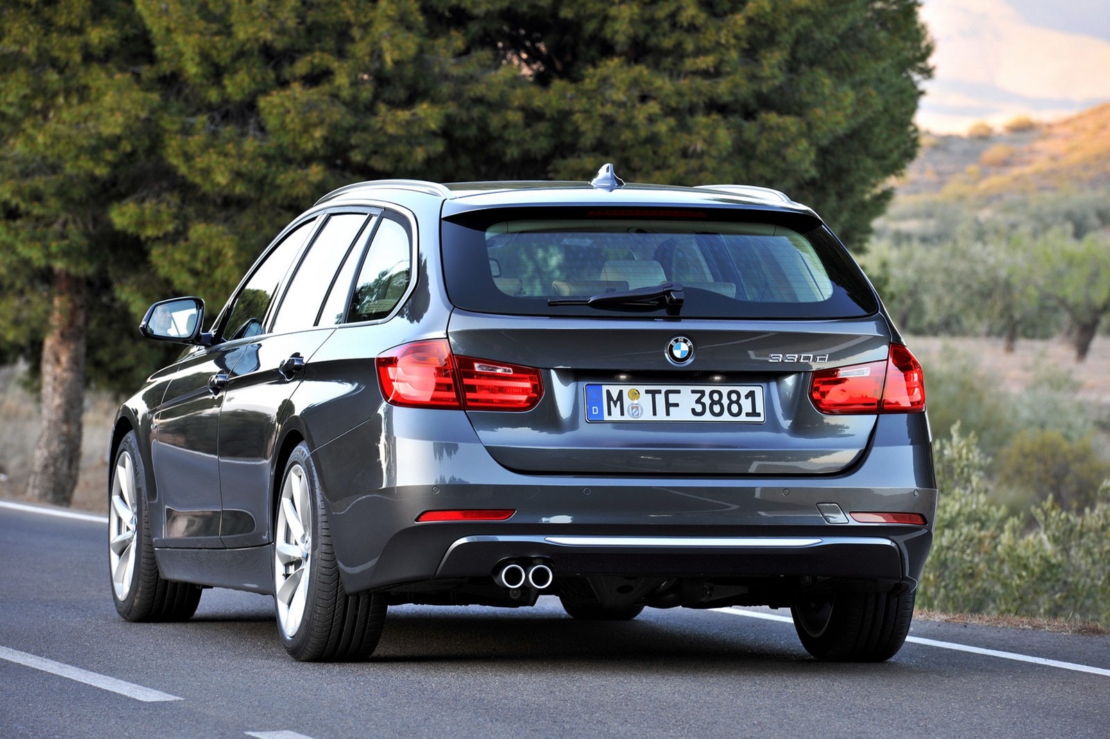 [2013-BMW-3-Series-Touring-6%255B2%255D.jpg]