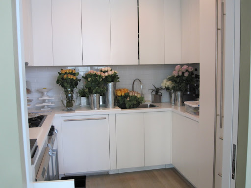 On to the next flower arrangement project, in my kitchen there are 200 roses sitting in different vases in water.