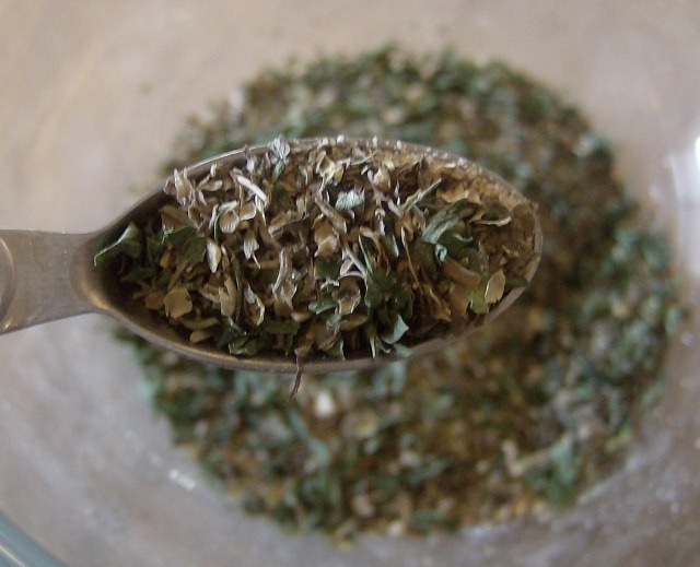 [How%2520to%2520Make%2520Italian%2520Seasoning%2520%2528640x519%2529%255B5%255D.jpg]