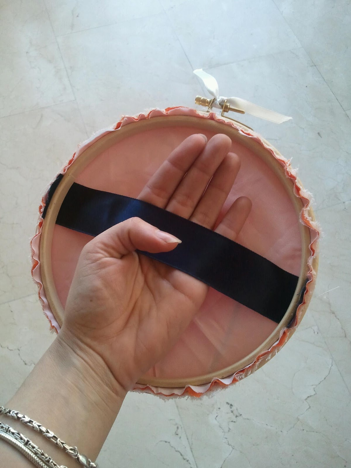 FACIL NO! LO SIGUIENTE BASTIDOR PARA ANILLOS DE BODA.