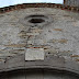 Detall de l'entrada de la capella