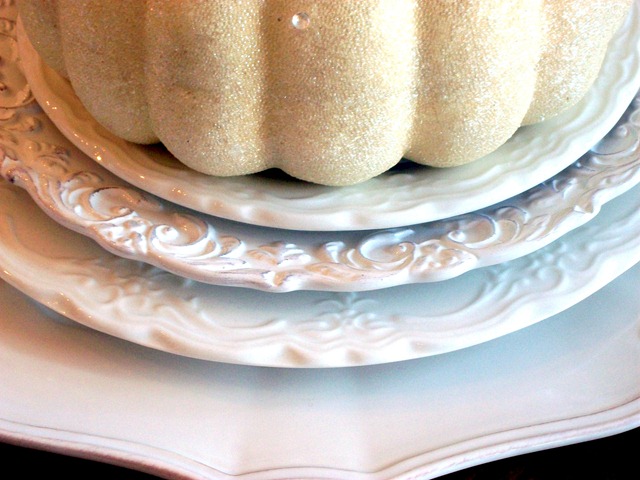 [Alex%2520photos%2520%2526%2520Bling%2520White%2520Pumpkin%2520Tablescape%25201597%255B3%255D.jpg]