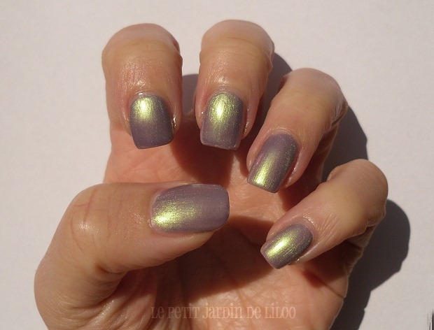 006-rimmel-nail-polish-metal-rush-pearly-queen-duochrome-swatch-review