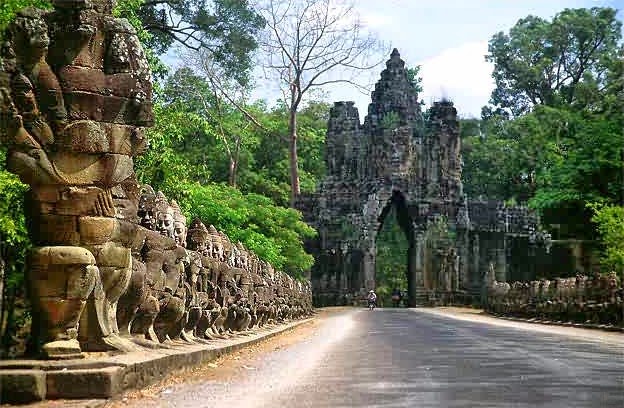 [Angkor%2520Thom%2520-%2520Port%25C3%25A3o%2520Sul%255B3%255D.jpg]