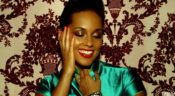 [Alicia-Keys---Girl-on-fire6.png]