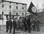 Überreichung der Goldenen Fahne im Betrieb; aus J. Segelken "Heimatbuch", 1938