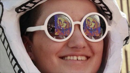 WOMAN_WITH_GLASSES
