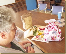 22.06.11 Glenda with bag