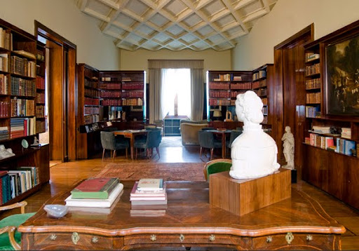 I love the ceiling! I love the ceiling!