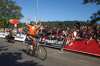Samuel Sanchez celebrates his team-mate's stage win