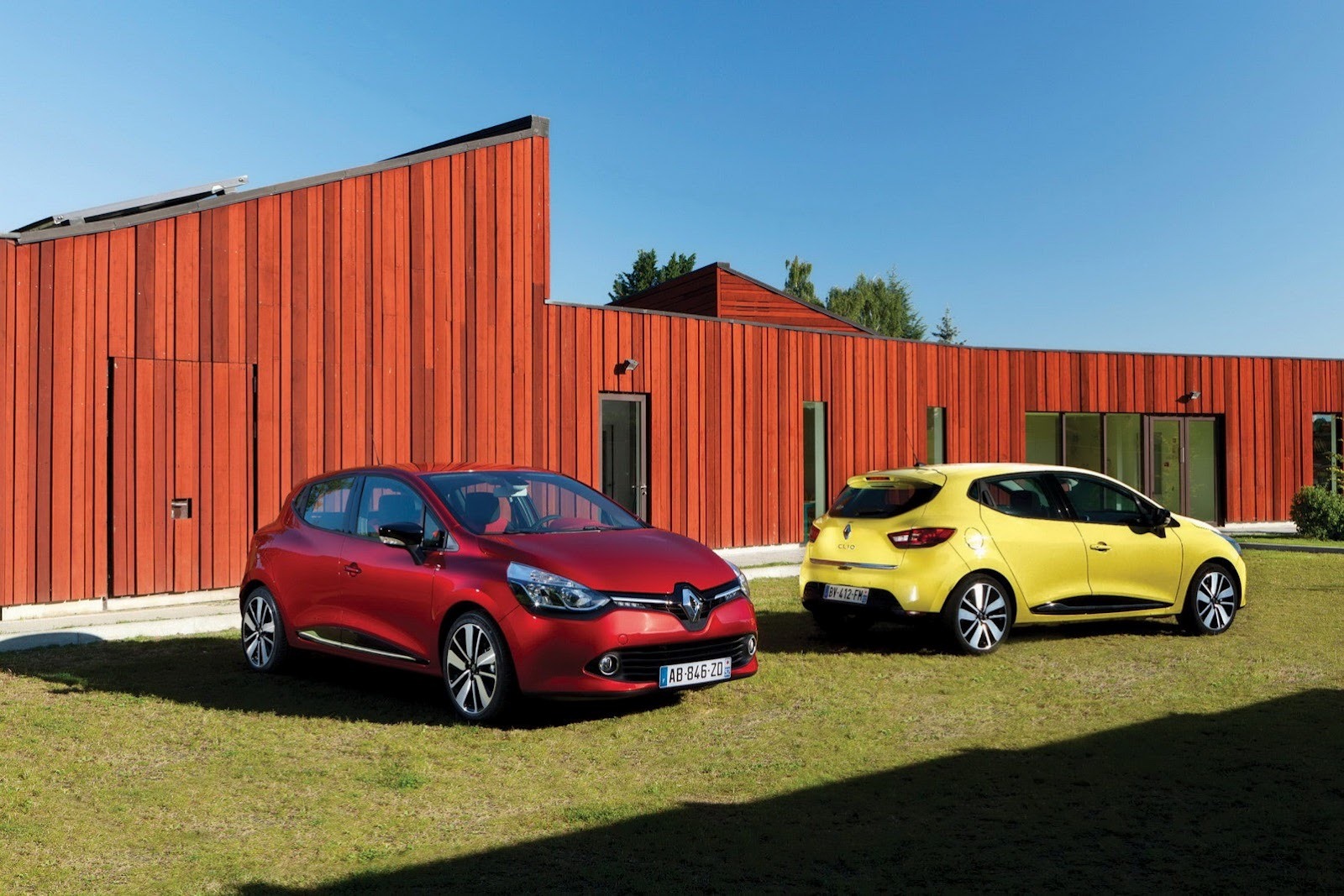 [2013-Renault-Clio-MK4-4%255B2%255D%255B3%255D.jpg]
