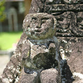 Simbol Minahasa di Waruga Paket Tour Manado