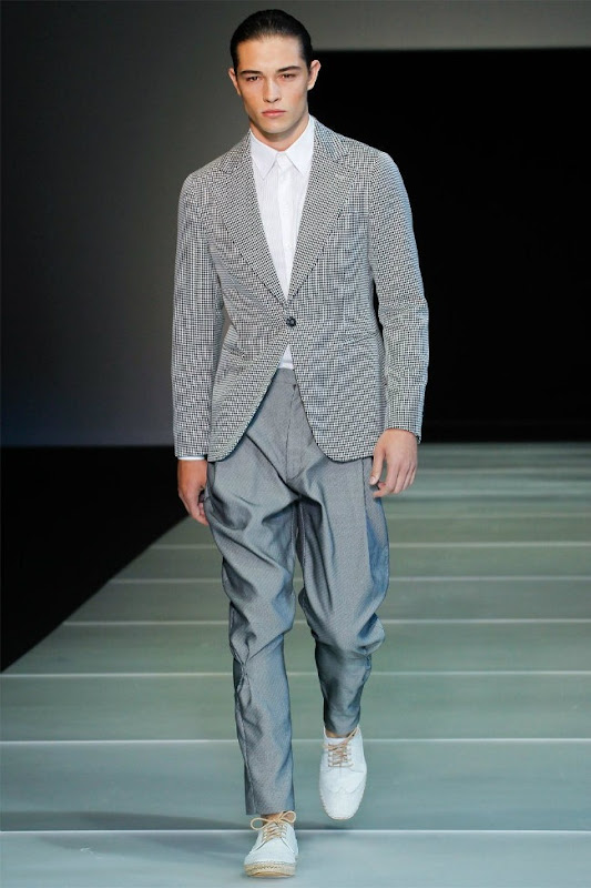 Milan Fashion Week Primavera 2012 - Giorgio Armani (18)