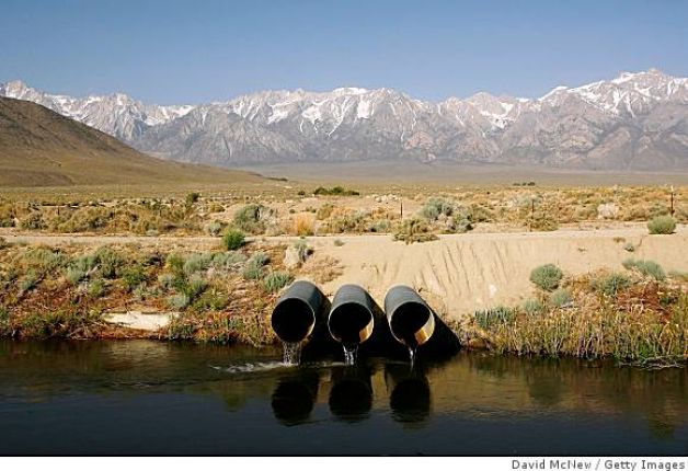 The Los Angeles Aqueduct carries water from the snowcapped Sierra Nevada Mountains, which carry less snow than normal, to major urban areas of southern California on 9 May 2008 near Lone Pine, California. Photo: David McNew / Getty Images