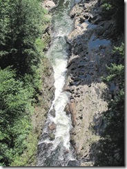 8.8.11 VT Quechee gorge rapids closeup1