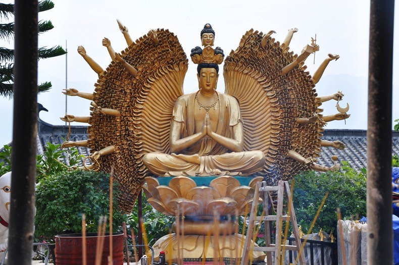 10000-buddhas-monastery-1 10000-buddhas-monastery-1