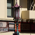 Subtil lampadaire par le truchement du quartier chinois (plutot grand par rapport au Chinatown de New York)