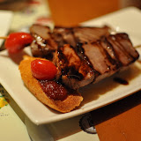 Brochettes de thon grillé. Le poisson était bon, mais un poil trop cuit et accompagné dune sauce sucrée type barbecue qui ne ma pas particulièrement enthousiasmé.